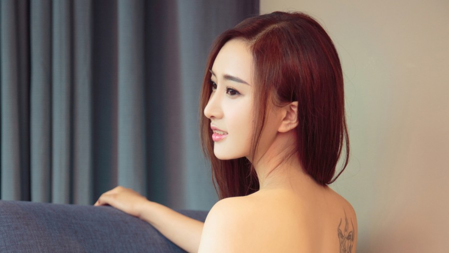 上港VS申鑫吕文君为什么竖中指