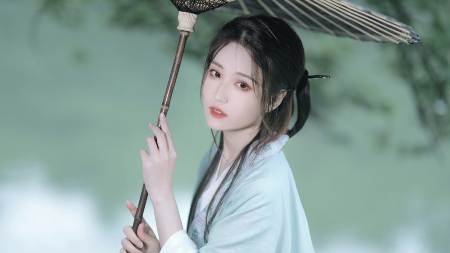 上港VS申鑫吕文君为什么竖中指